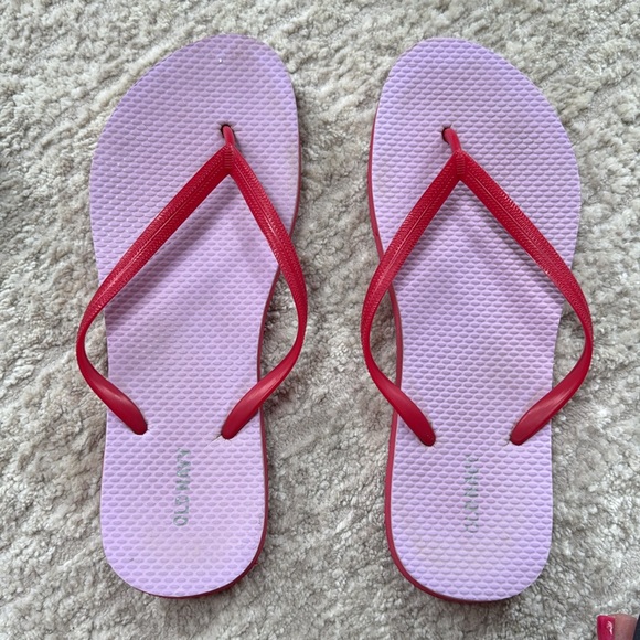 Bundle of 6 Pairs of Flip Flops- 2 GAP, 3 Old Navy, 1 Roxy- 5 Size 9, 1 Size 8.5 - Picture 8 of 13